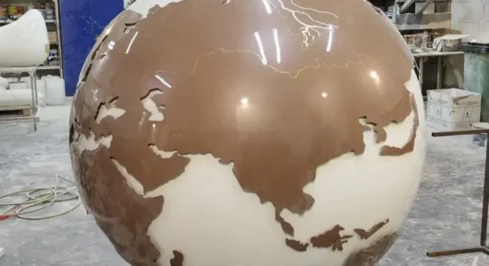 Глобус Plastifor для фонтана Реки Сибири в Красноярске — вид на Россию и Евразию